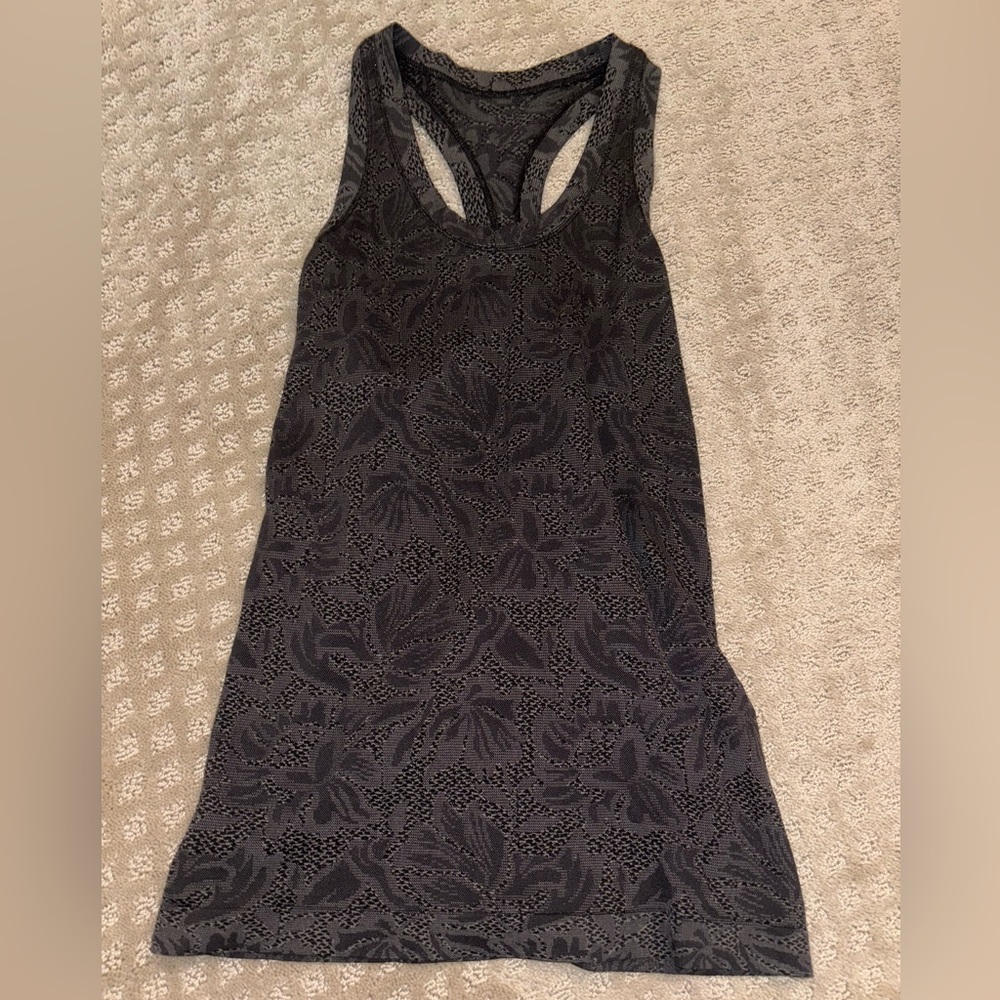 athleta momentum tank (fitted tank top)